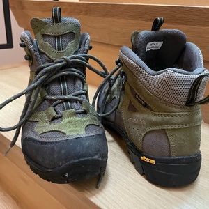Waterproof, hiking boots from MEC. Worn for 15 days only. Super comfortable.